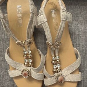 Source Unknown Beige Sandals with Crystal Gem Embellishments